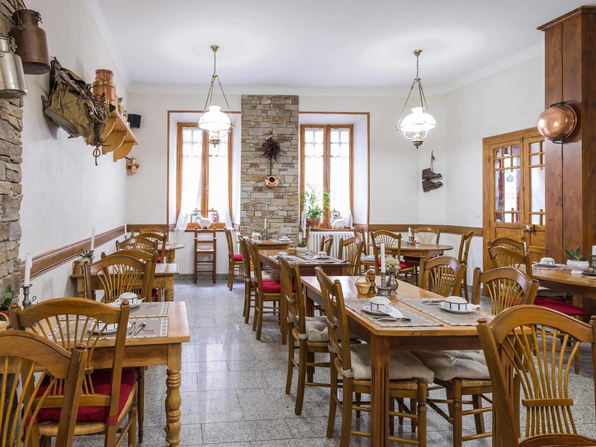 Hotel Du Lion D'Or Cauterets Ngoại thất bức ảnh